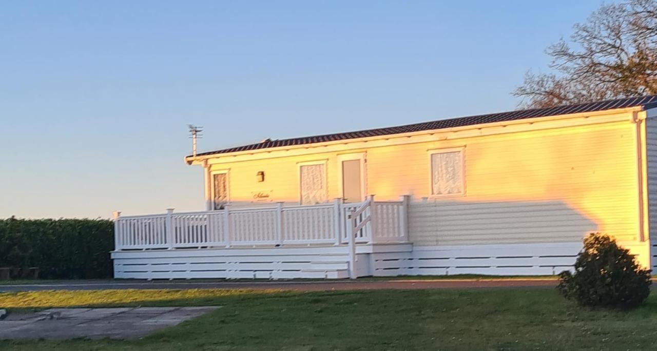 Beautiful 2 Bedroom Caravan, Holiday Park Tenby Saint Florence Zewnętrze zdjęcie