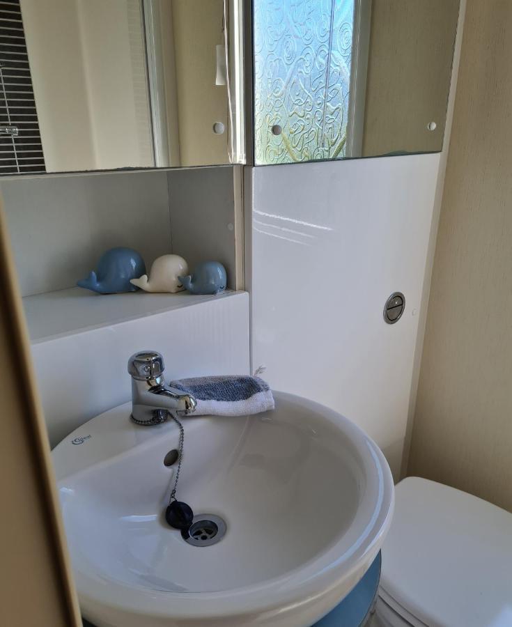 Beautiful 2 Bedroom Caravan, Holiday Park Tenby Saint Florence Zewnętrze zdjęcie