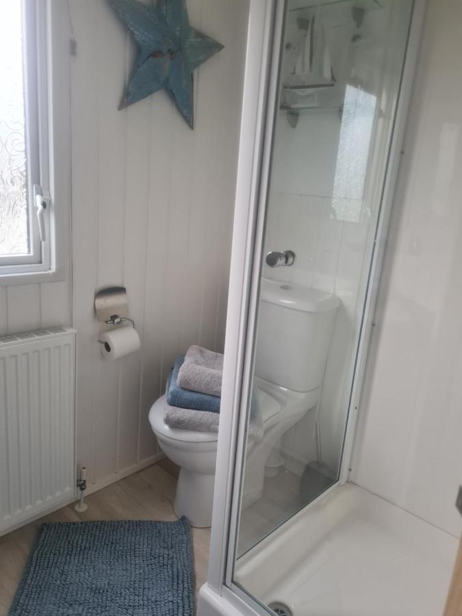 Beautiful 2 Bedroom Caravan, Holiday Park Tenby Saint Florence Zewnętrze zdjęcie