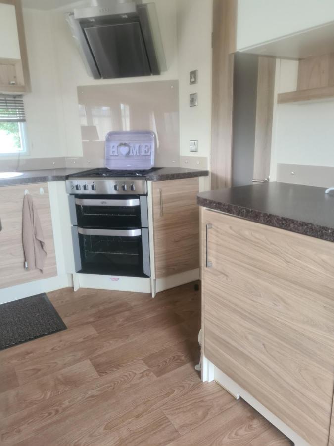 Beautiful 2 Bedroom Caravan, Holiday Park Tenby Saint Florence Zewnętrze zdjęcie