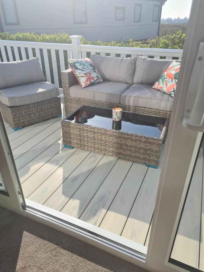 Beautiful 2 Bedroom Caravan, Holiday Park Tenby Saint Florence Zewnętrze zdjęcie