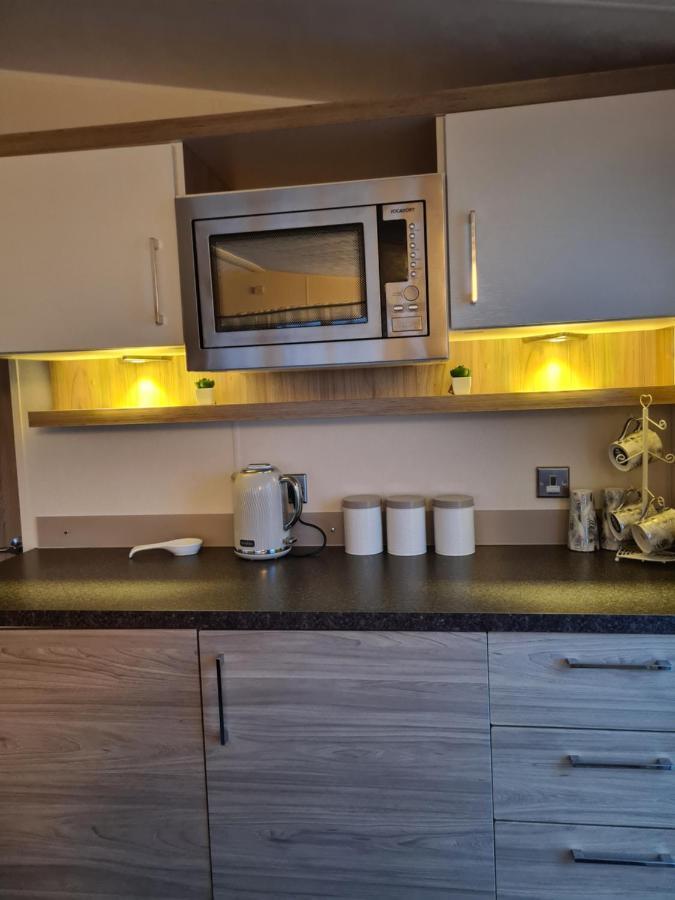 Beautiful 2 Bedroom Caravan, Holiday Park Tenby Saint Florence Zewnętrze zdjęcie