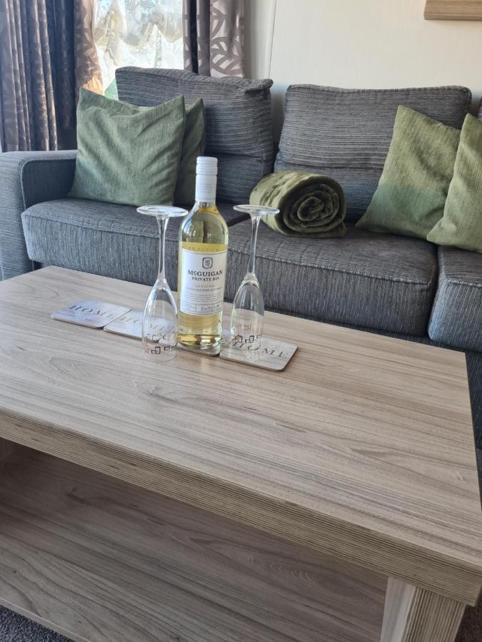 Beautiful 2 Bedroom Caravan, Holiday Park Tenby Saint Florence Zewnętrze zdjęcie