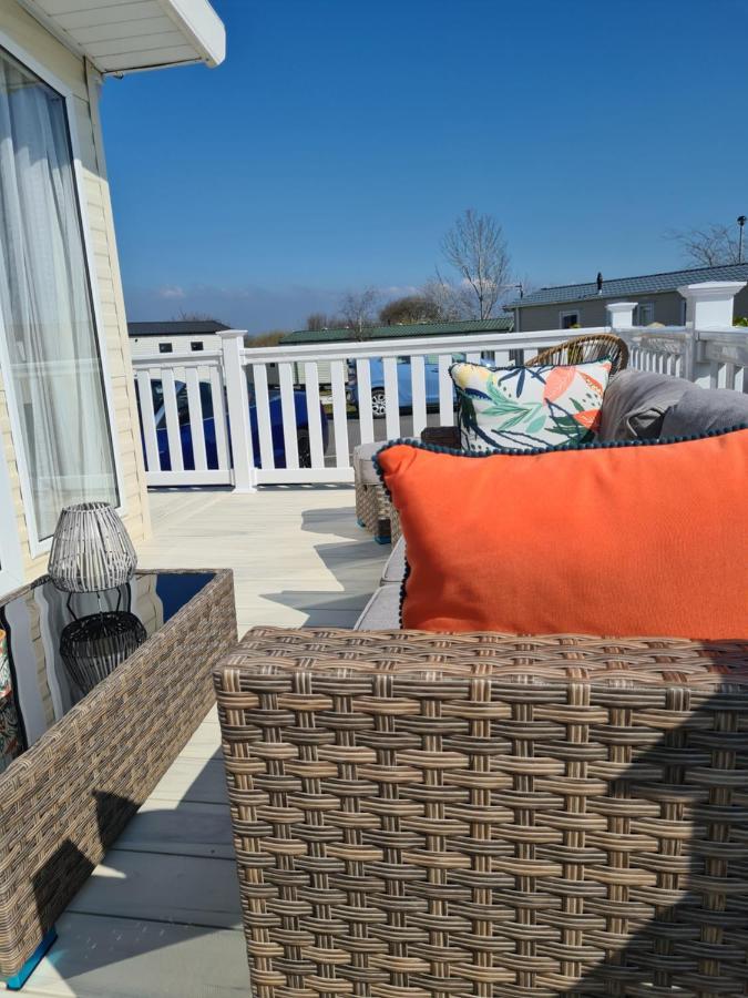 Beautiful 2 Bedroom Caravan, Holiday Park Tenby Saint Florence Zewnętrze zdjęcie
