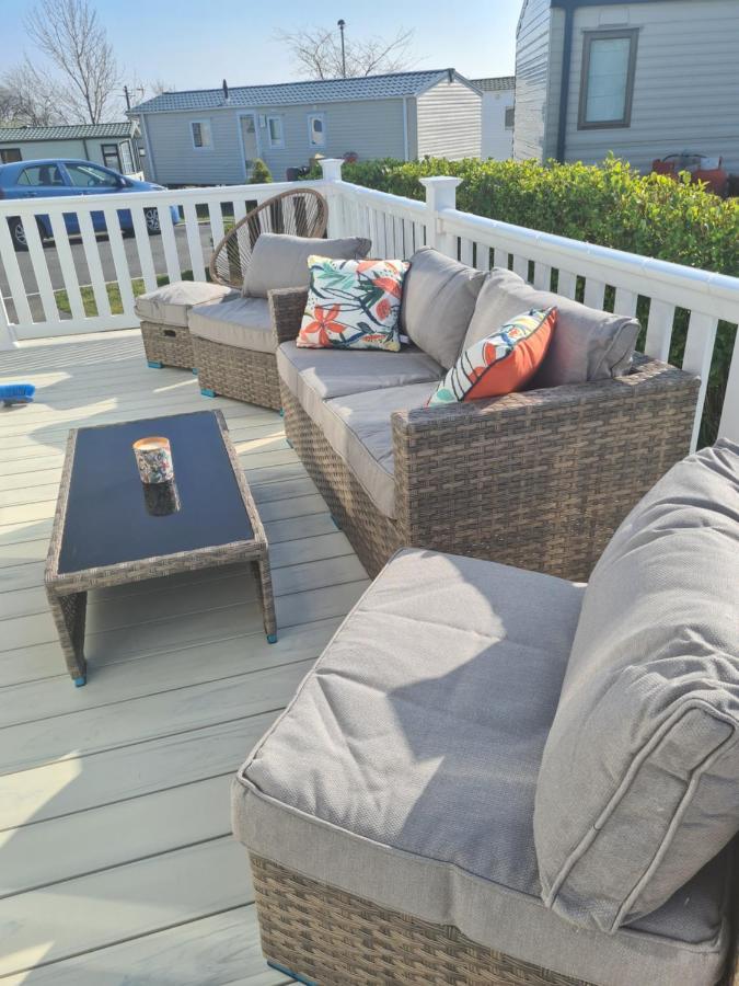 Beautiful 2 Bedroom Caravan, Holiday Park Tenby Saint Florence Zewnętrze zdjęcie