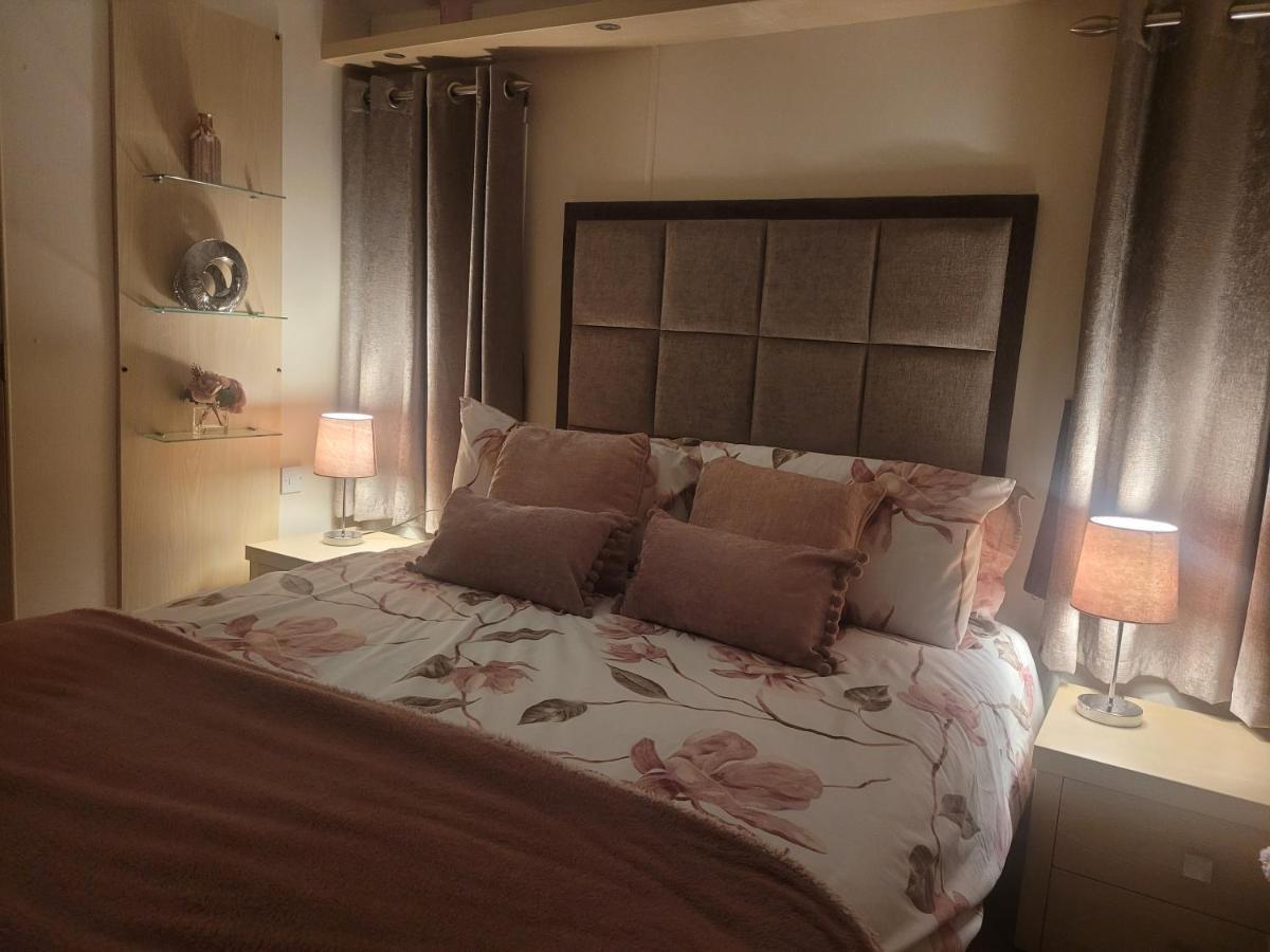 Beautiful 2 Bedroom Caravan, Holiday Park Tenby Saint Florence Zewnętrze zdjęcie