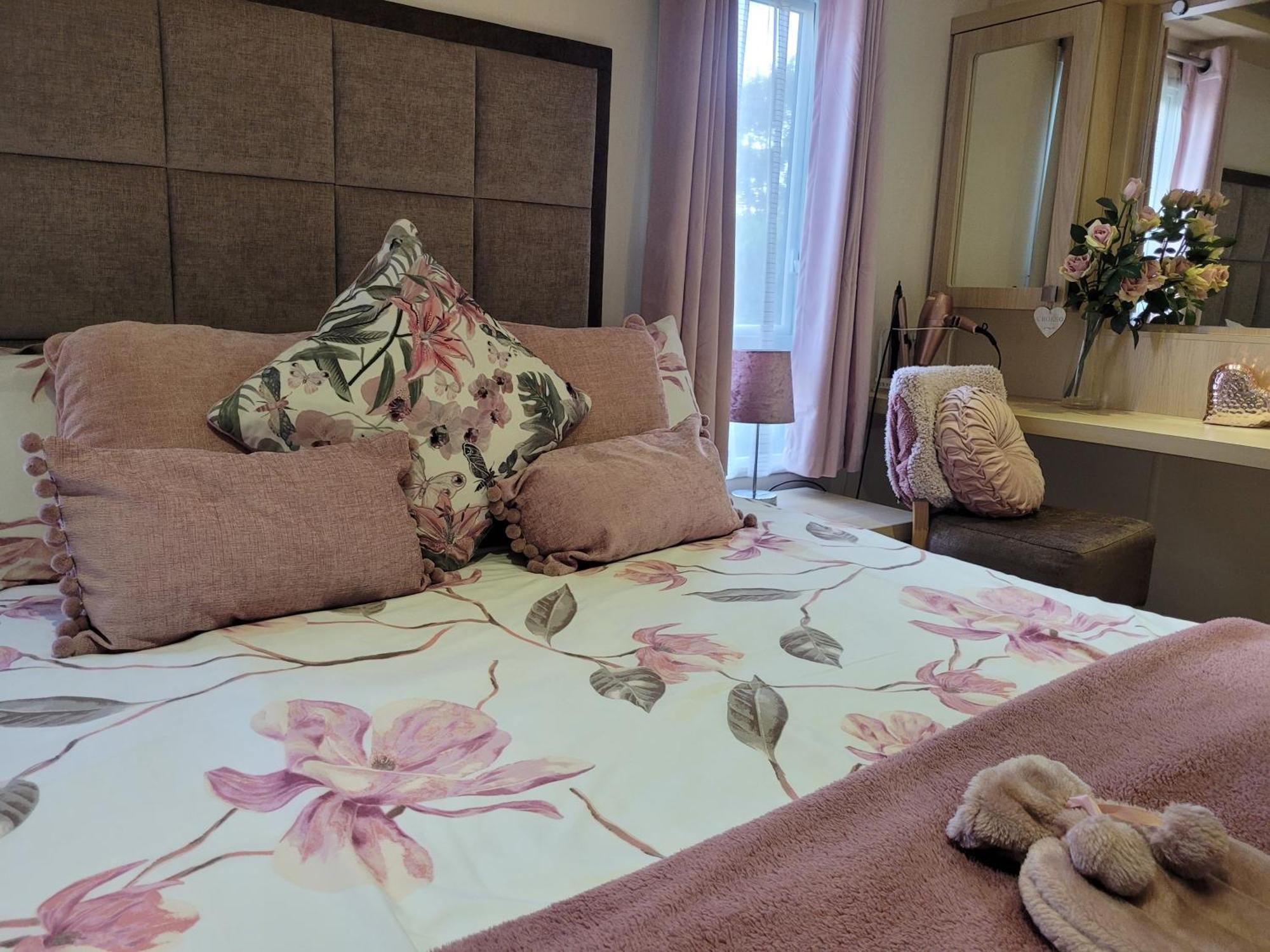Beautiful 2 Bedroom Caravan, Holiday Park Tenby Saint Florence Zewnętrze zdjęcie